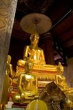 Wat Yai Suwannaram dates from the 17th century Ayutthaya period.